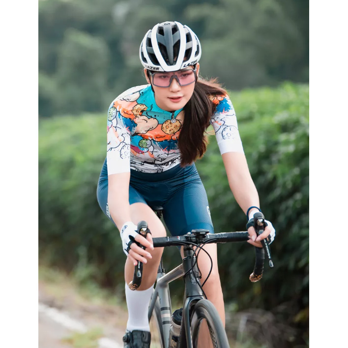Шарена женска бициклистичка одећа