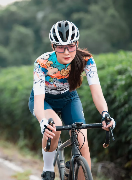 Roupas femininas coloridas para ciclismo