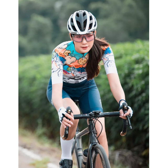 ชุดปั่นจักรยานผู้หญิงสีสันสดใส