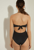 Crni jednodijelni kupaći kostim